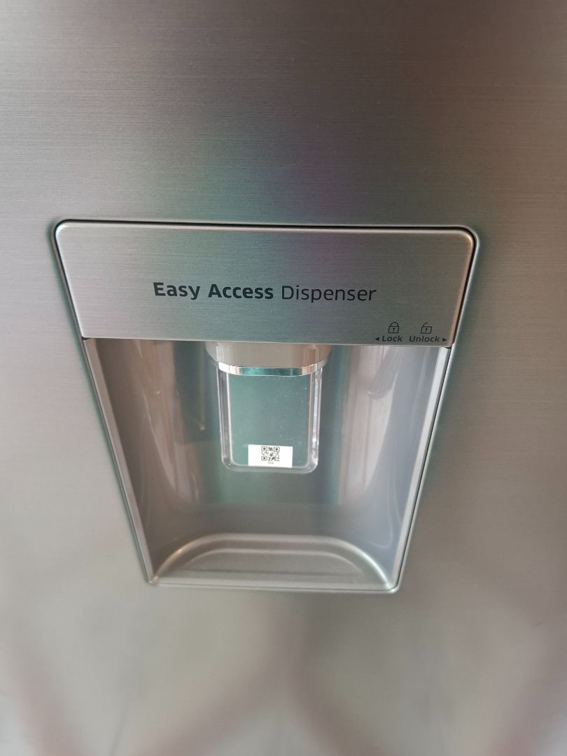 Selling A new model of Fridge thumbnail 3