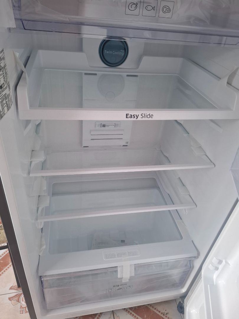Selling A new model of Fridge thumbnail 5