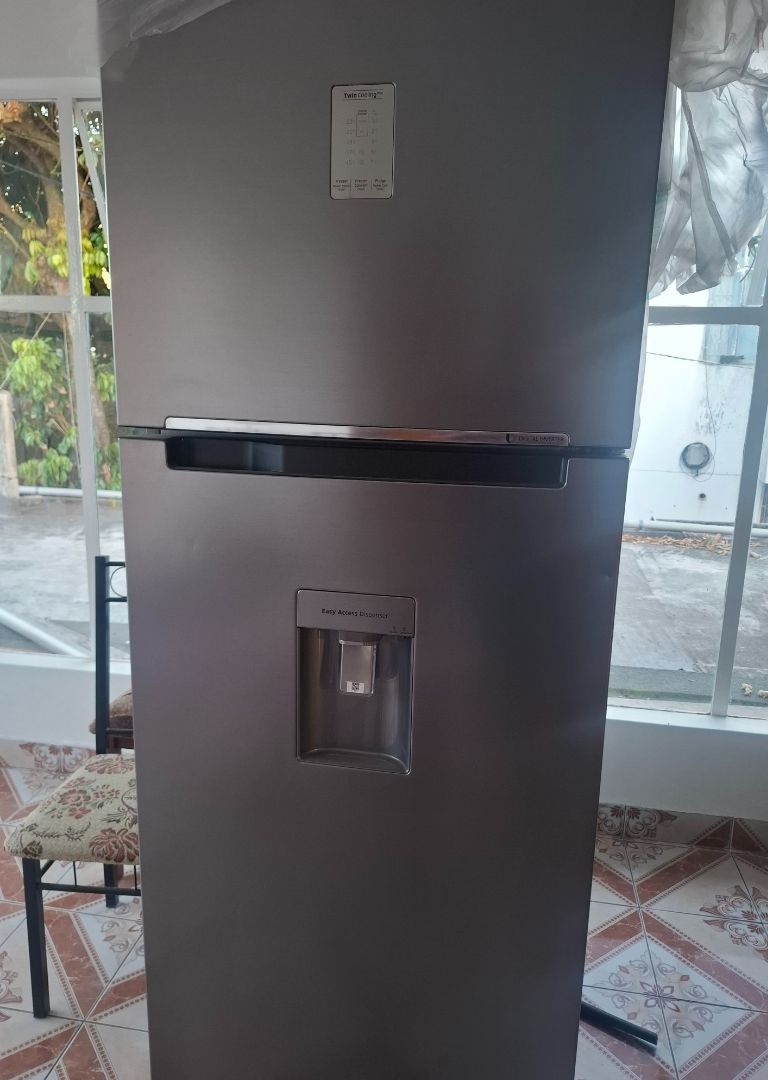 Selling A new model of Fridge - Image 1 of 6