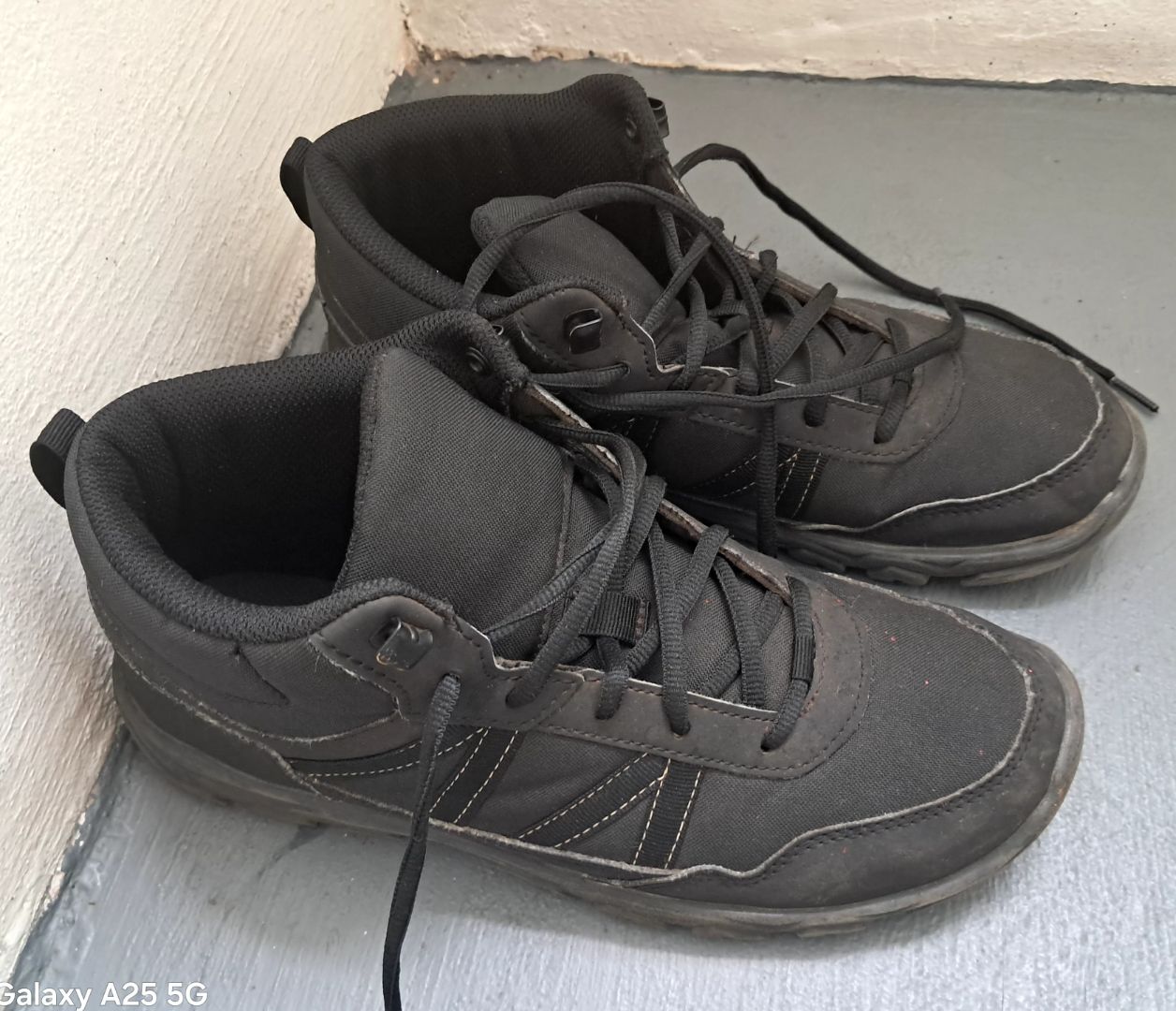 Quechua NH100 Mid Hiking Shoes Black Size 41 thumbnail 2