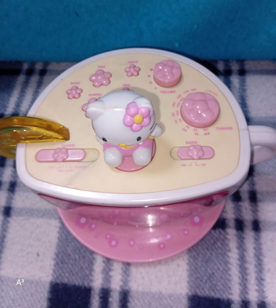 Hello Kitty Teacup Alarm Clock Radio Pink thumbnail 2