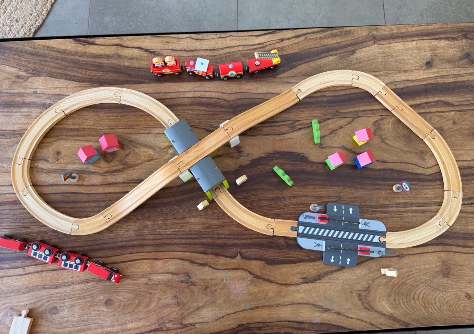 Okoia Wooden Train Circuit thumbnail 2