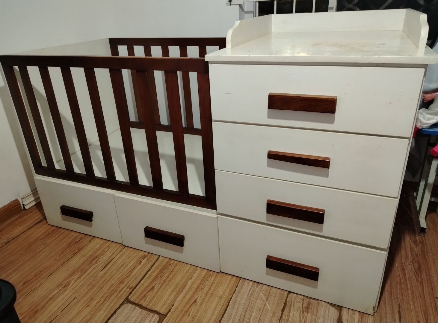 Baby Cot With Changing Unit And Drawers