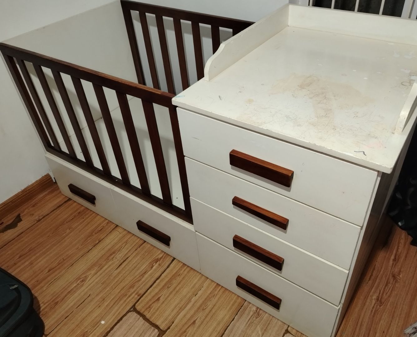 Baby Cot With Changing Unit And Drawers thumbnail 2