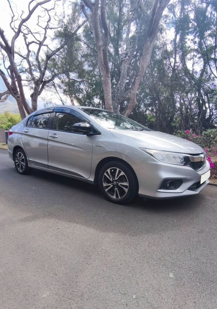 Honda Grace Hybrid 2018 1.5L Automatic thumbnail 2