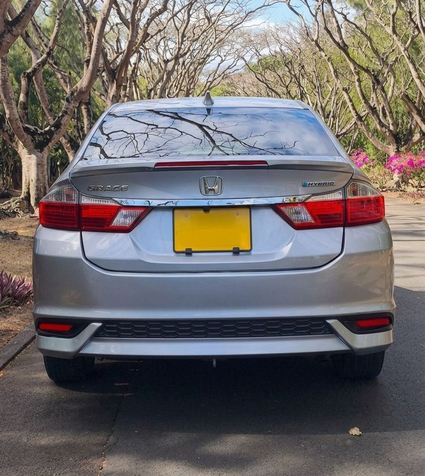 Honda Grace Hybrid 2018 1.5L Automatic thumbnail 4