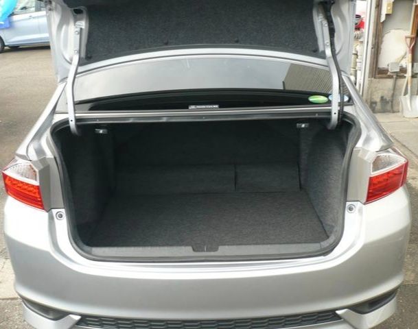 Honda Grace Hybrid 2018 1.5L Automatic thumbnail 5
