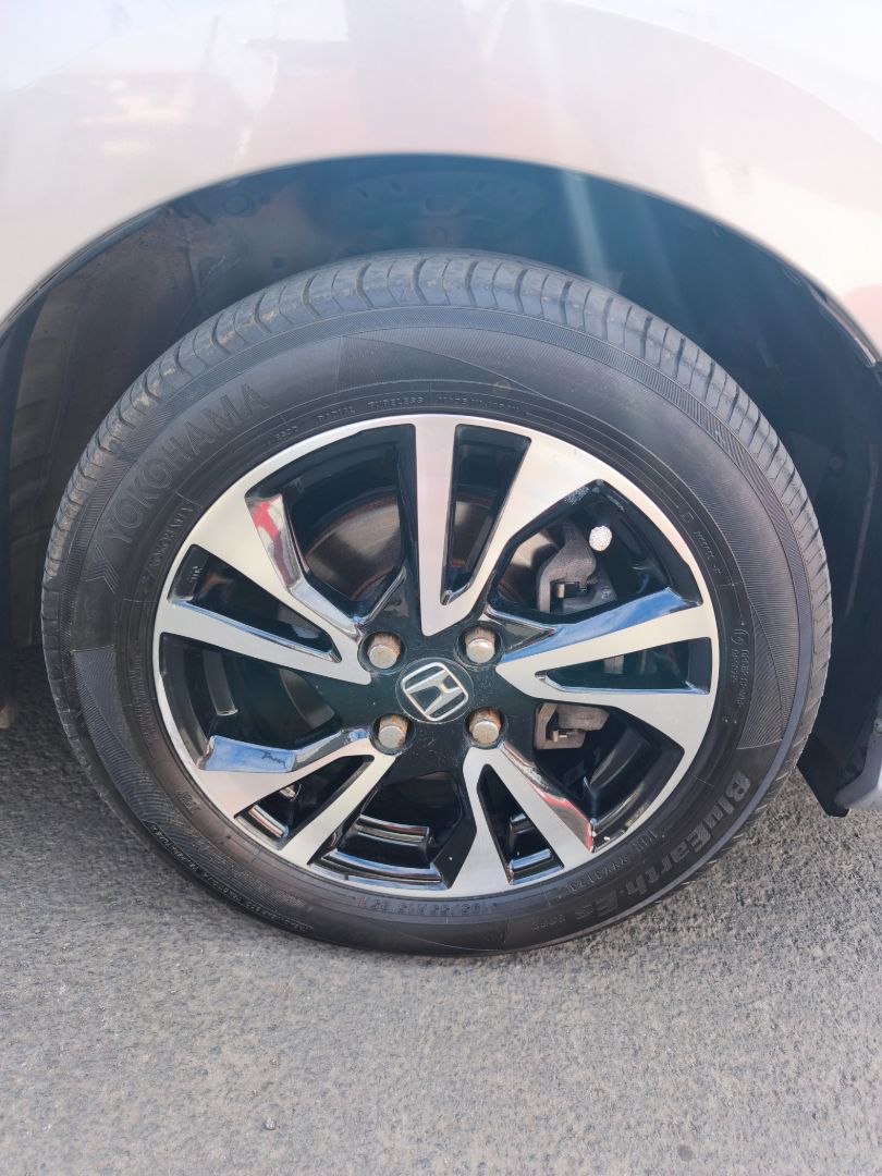 Honda Grace Hybrid 2018 1.5L Automatic thumbnail 7