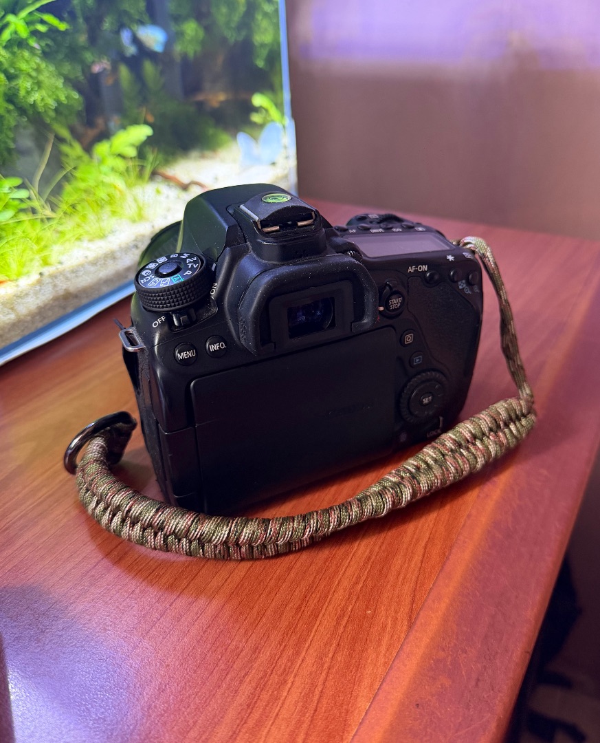 Canon EOS 80D Camera thumbnail 2