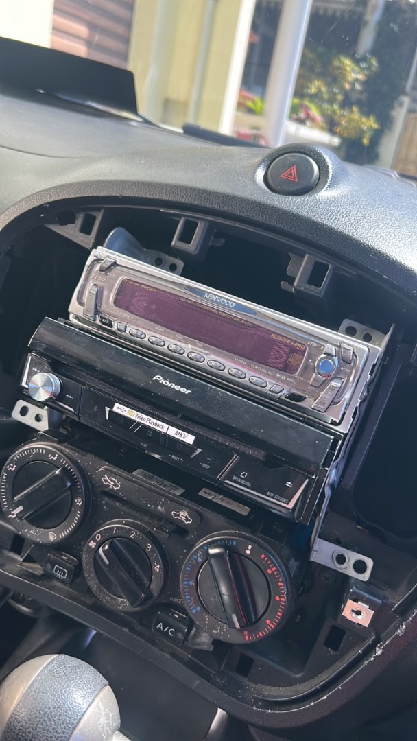 Kenwood f-cd7 Car Audio Receiver thumbnail 2