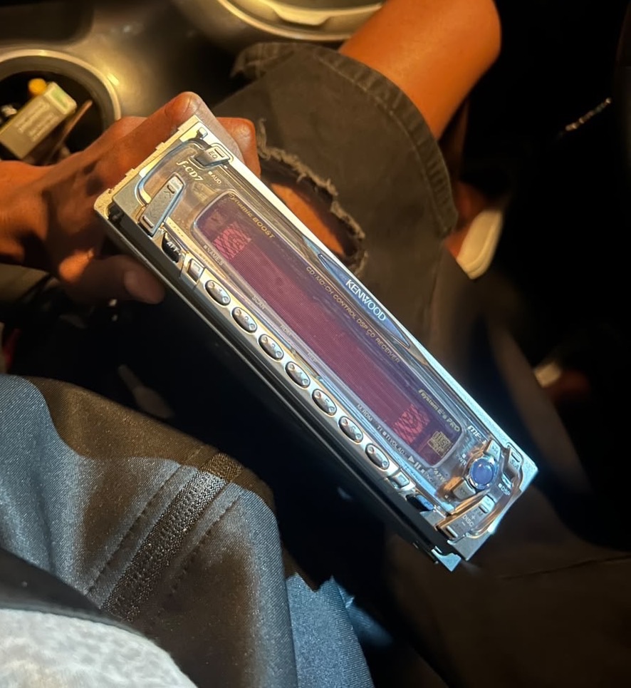 Kenwood f-cd7 Car Audio Receiver thumbnail 3