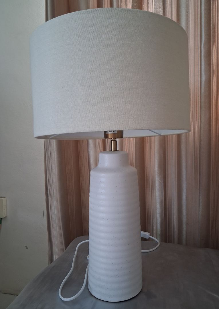 White Ceramic Table Lamp thumbnail 4