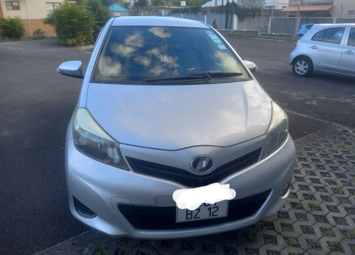 Toyota Vitz 2012 1.3L Automatic thumbnail 2