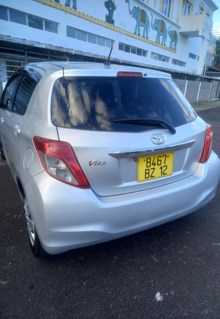 Toyota Vitz 2012 1.3L Automatic thumbnail 4