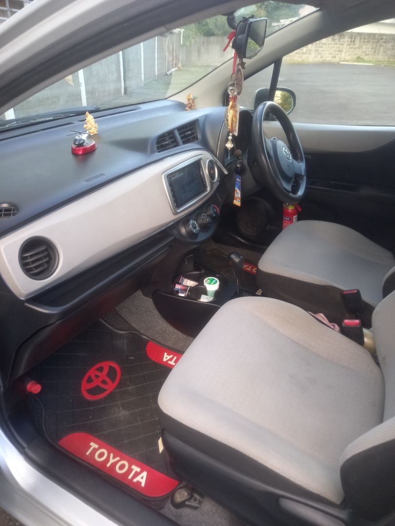 Toyota Vitz 2012 1.3L Automatic thumbnail 7