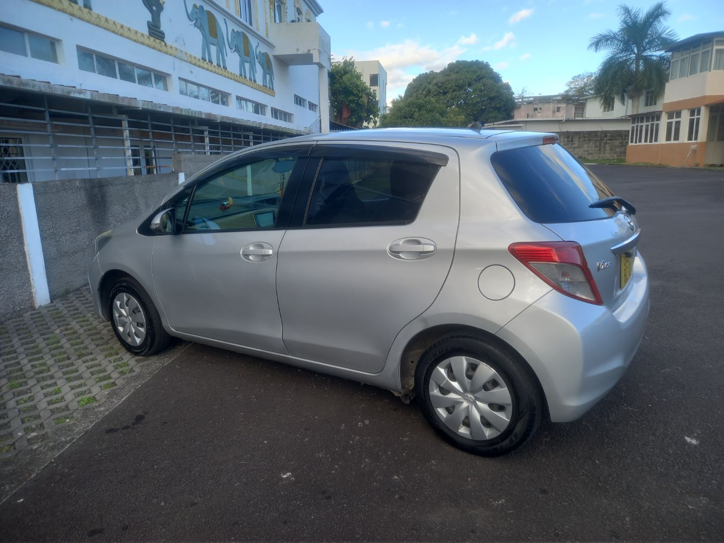 Toyota Vitz 2012 1.3L Automatic thumbnail 8