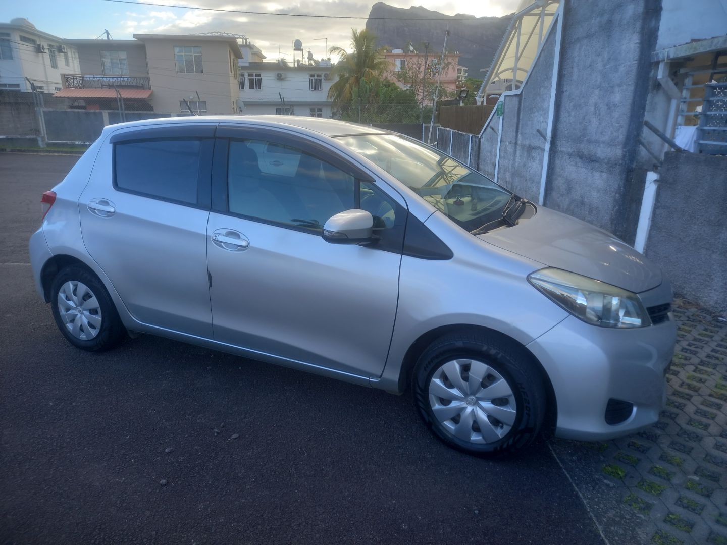 Toyota Vitz 2012 1.3L Automatic thumbnail 9