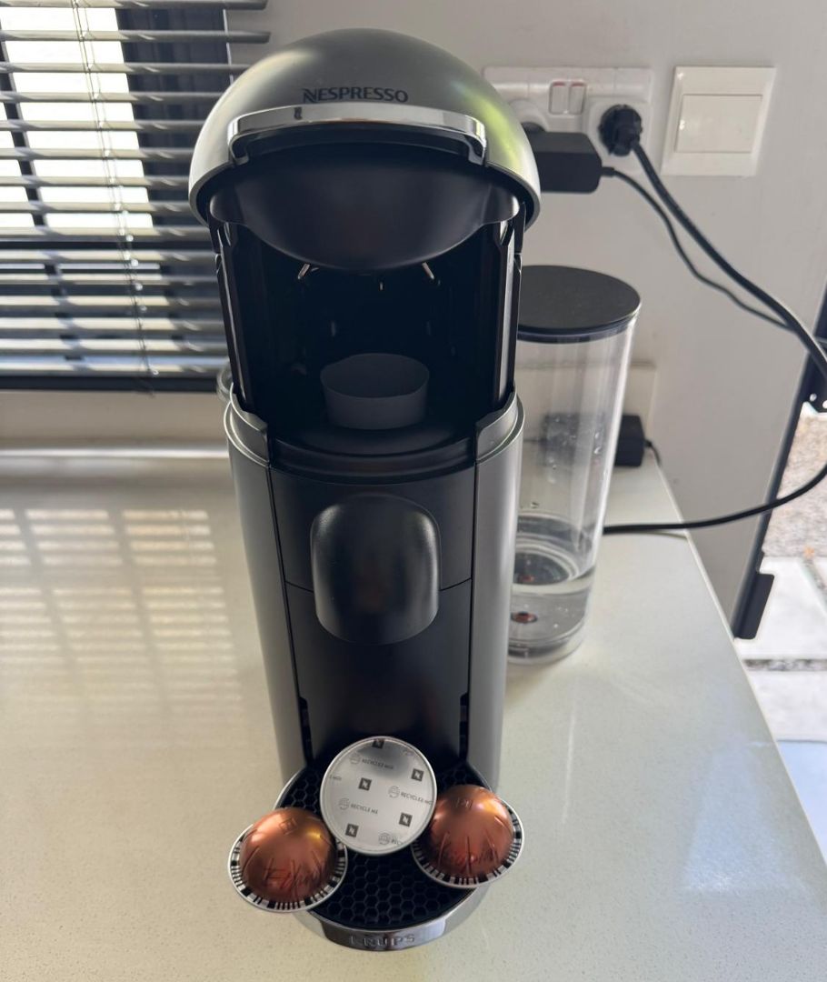 Nespresso Vertuo Coffee Machine Grey thumbnail 2