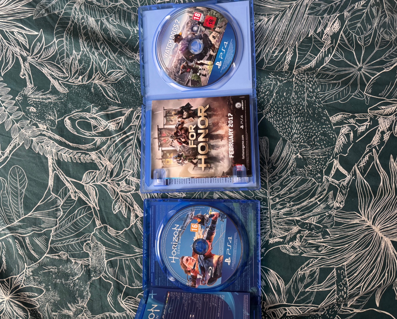 Watch Dogs 2 & Horizon Zero Dawn Bundle - PS4 thumbnail 2