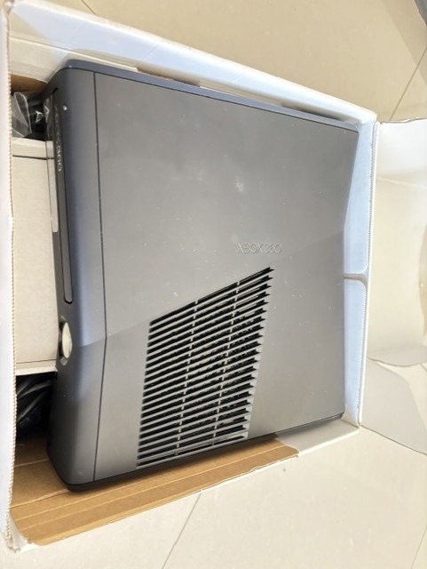Microsoft Xbox 360 Console with 2 Controllers thumbnail 2