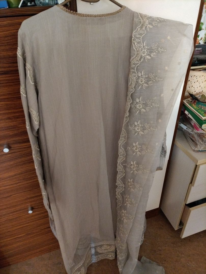 Saba & Sana Embroidered Grey Kurti Set Size M thumbnail 2