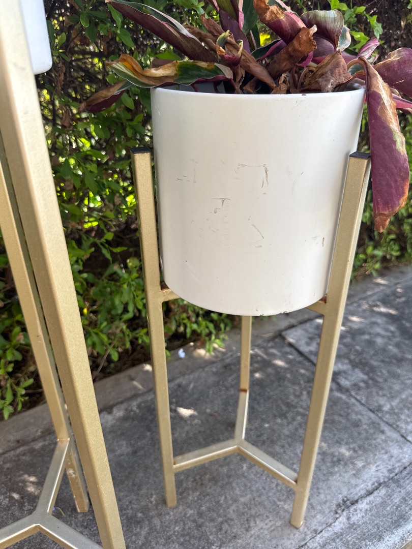 2 White Ceramic Flower Pots on Gold Metal Stands thumbnail 2