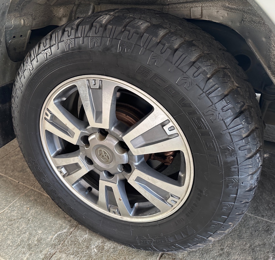Set o 18-inch Alloy Wheels with A/T Tyres thumbnail 2