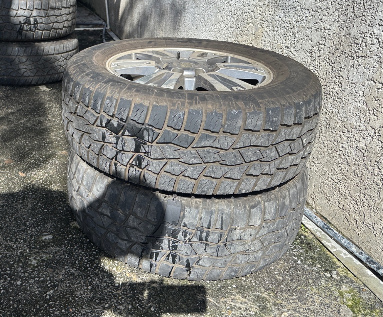 Set o 18-inch Alloy Wheels with A/T Tyres thumbnail 4