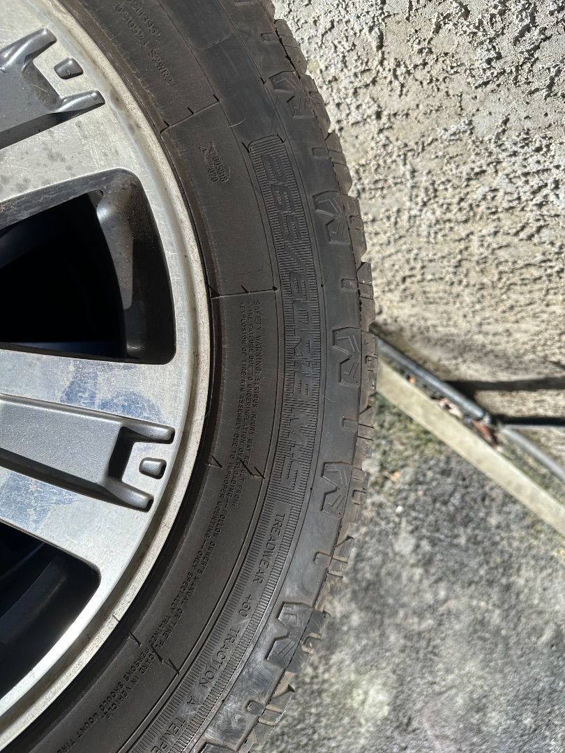 Set o 18-inch Alloy Wheels with A/T Tyres thumbnail 5