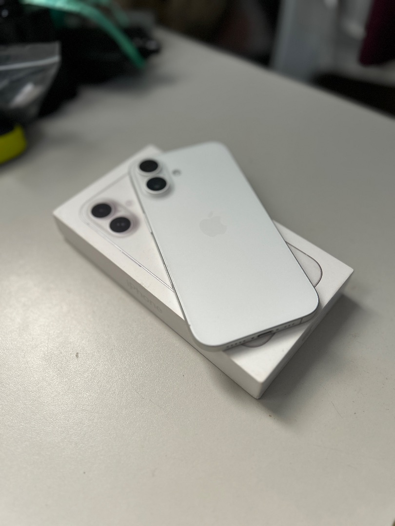 Apple iPhone 16 White thumbnail 2