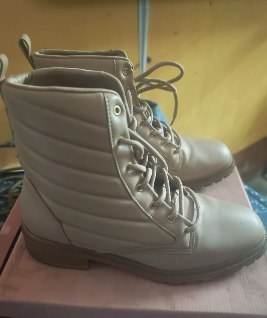 Vizanno Boots Beige Size 40