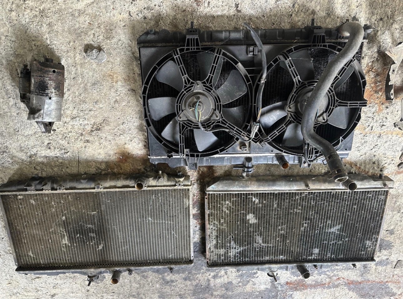 Radiateurs de voiture ventilateurs et démarreur