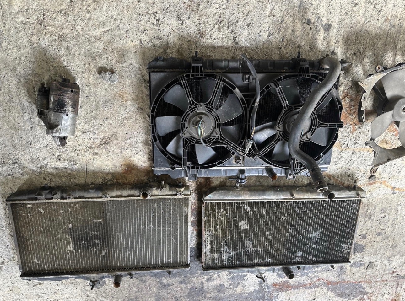Radiateurs de voiture ventilateurs et démarreur thumbnail 2
