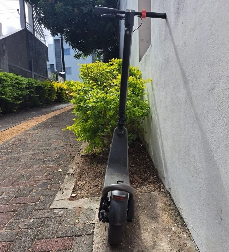 Electric Scooter Black thumbnail 2