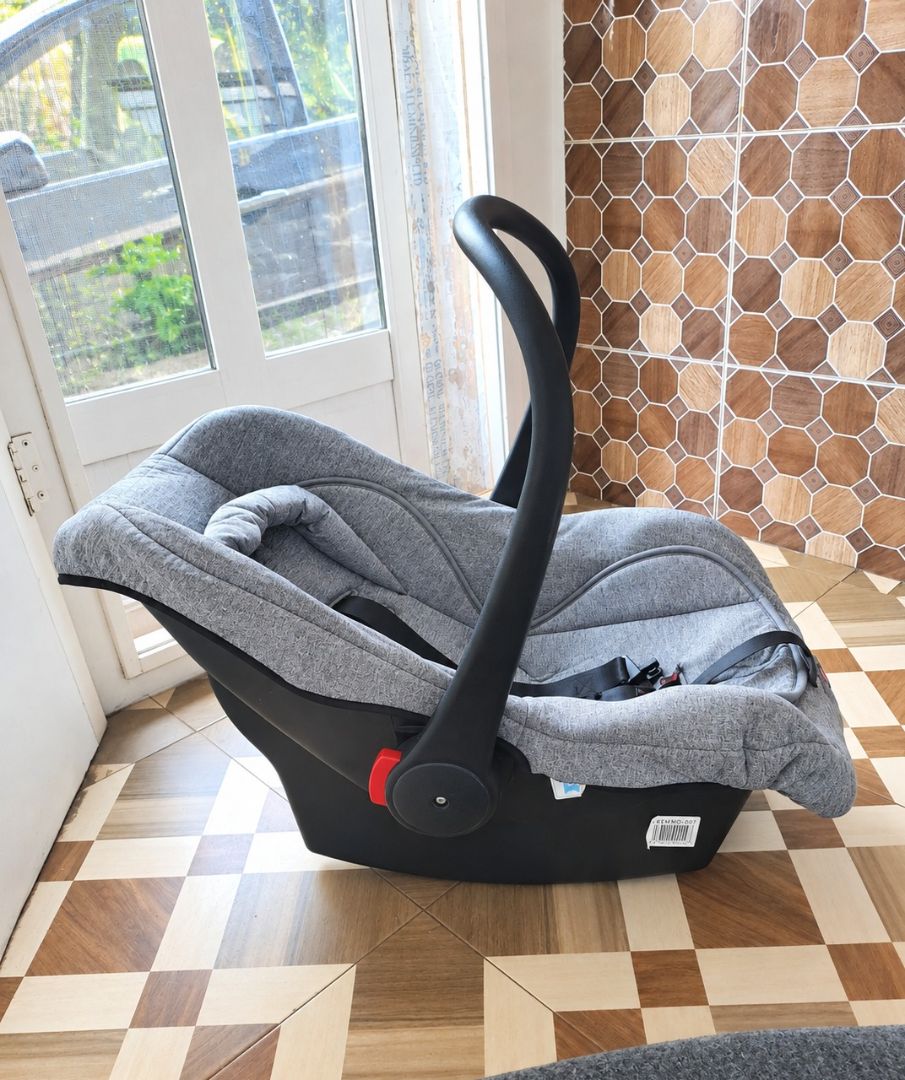Baby Car Seat Gray thumbnail 3