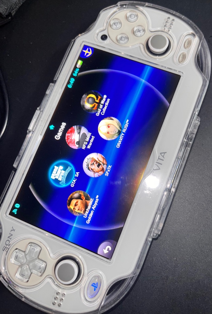 Sony PlayStation Vita PS Vita White thumbnail 3