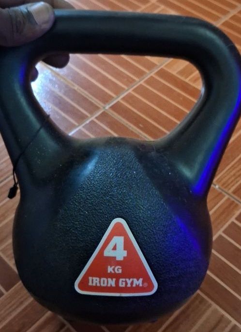 Iron Gym 4kg Black Kettlebell - Image 1 of 2