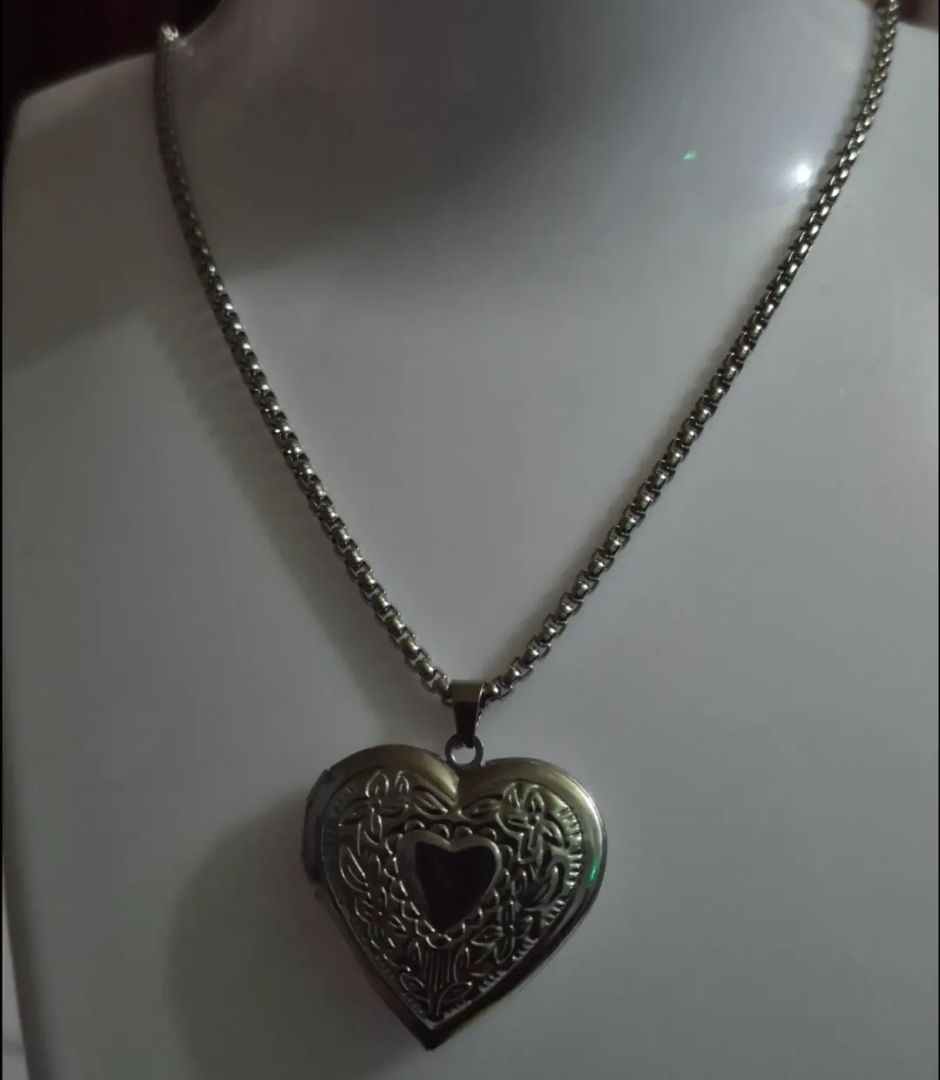 Vintage Style Heart Locket Necklace Silver Tone