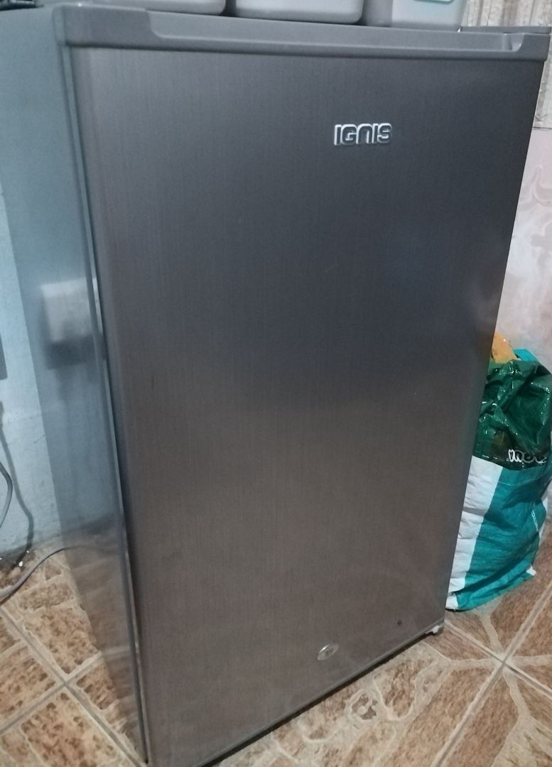 Ignis 120L Mini Fridge Silver - Image 1 of 1