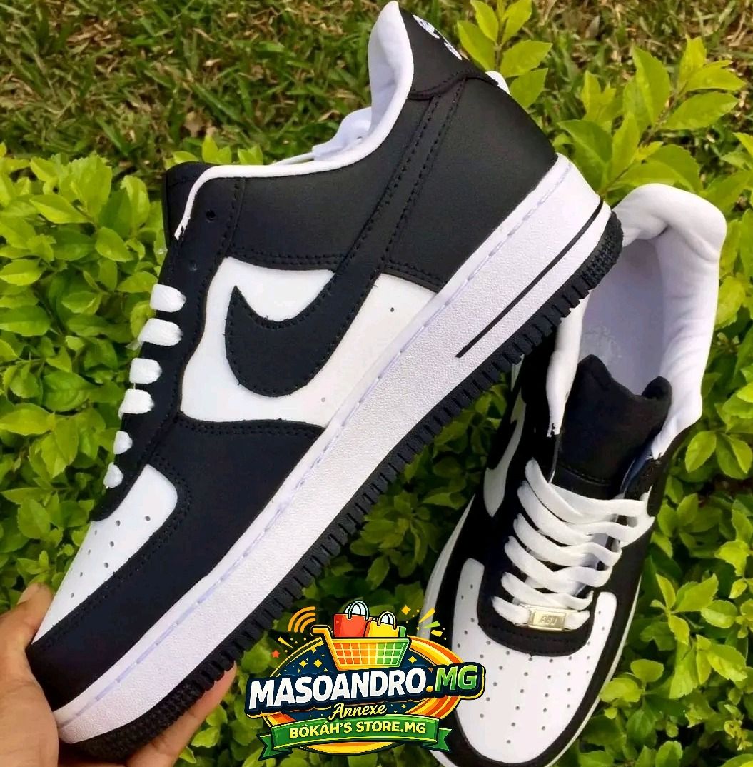 Nike Air Force 1 Black White Size 36-44 thumbnail 2