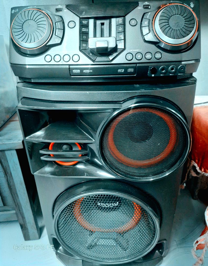 Système audio haute puissance LG CL98 XBOOM 3500W thumbnail 3