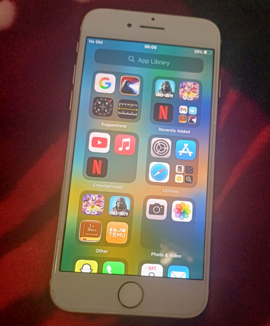 Apple iPhone 8 64GB with cover and glass included thumbnail 2