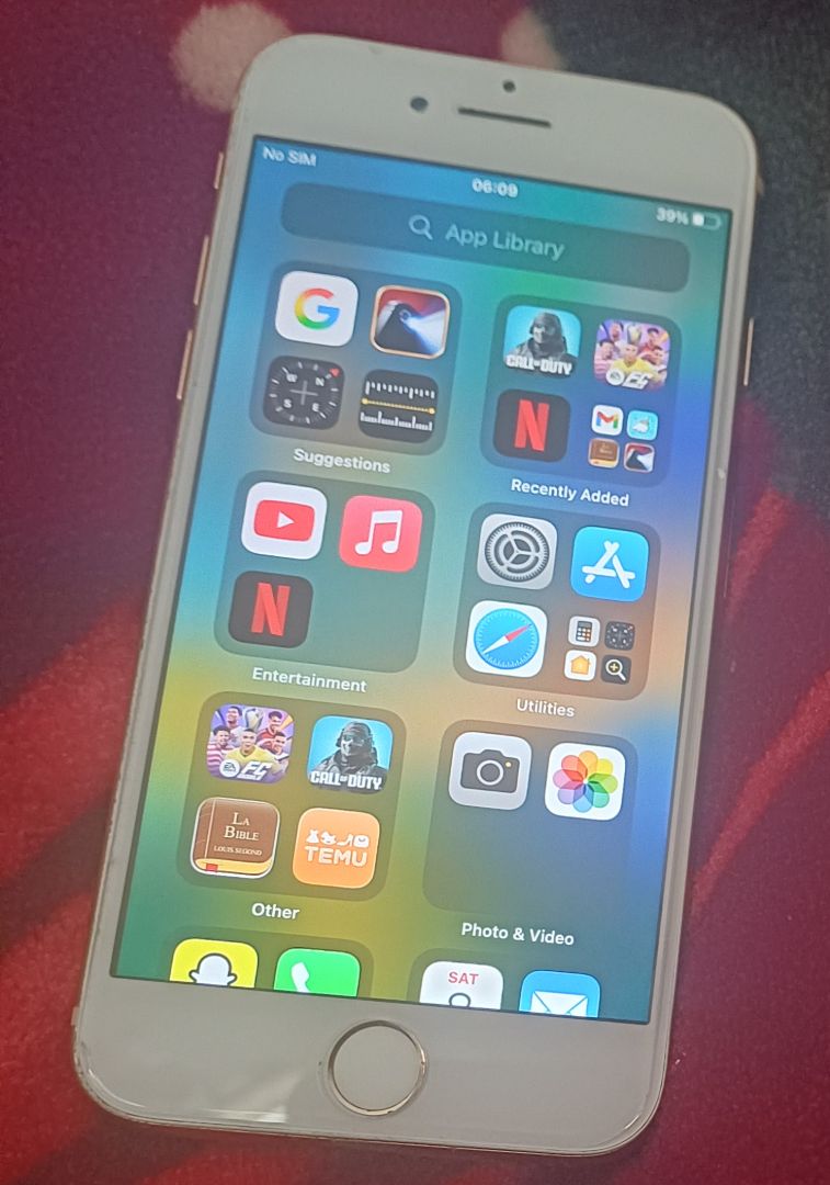 Apple iPhone 8 64GB with cover and glass included thumbnail 3