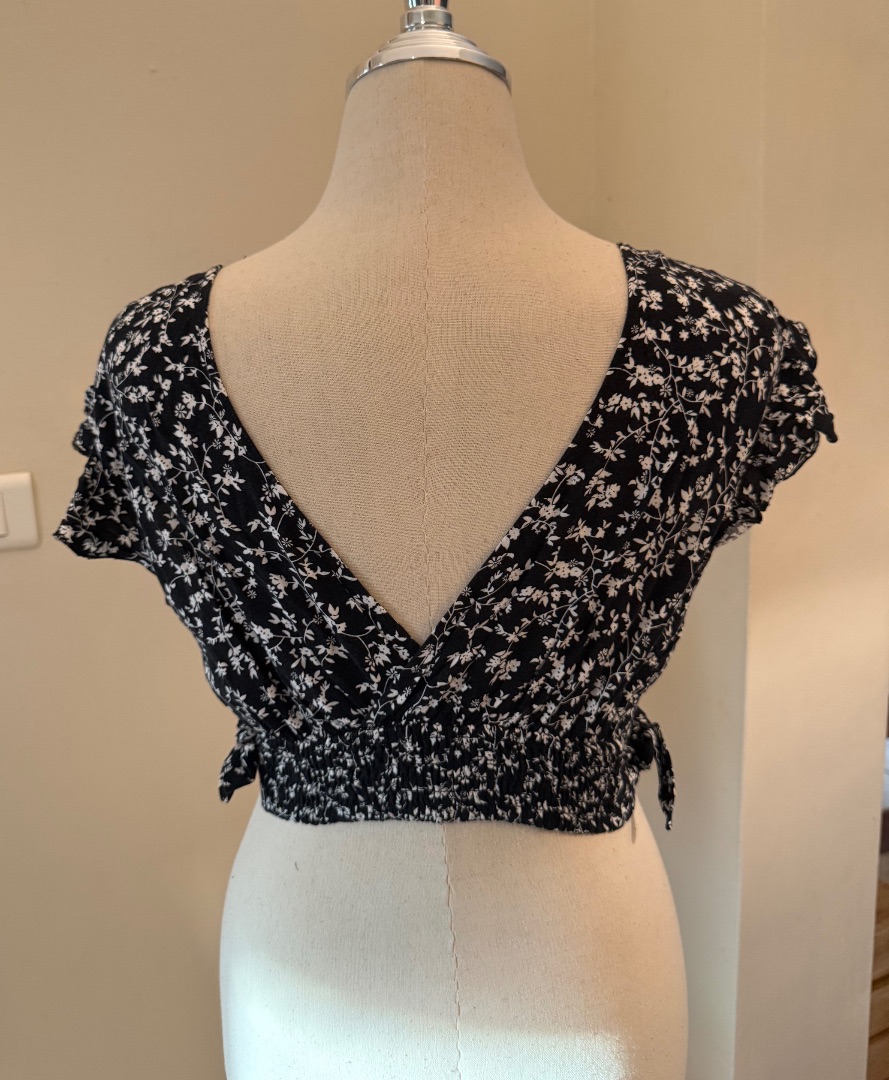 AMISU Black Floral Crop Top Size S thumbnail 2